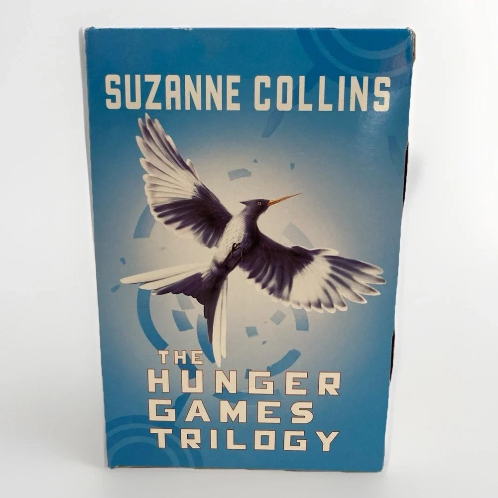 The Hunger Games Trilogy Suzaane Collins In Case Paperbacks Very Good++